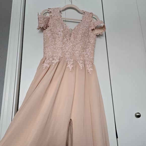 Lace floral peach cold shoulder formal maxi dress with high slit new with tags - Picture 5 of 14